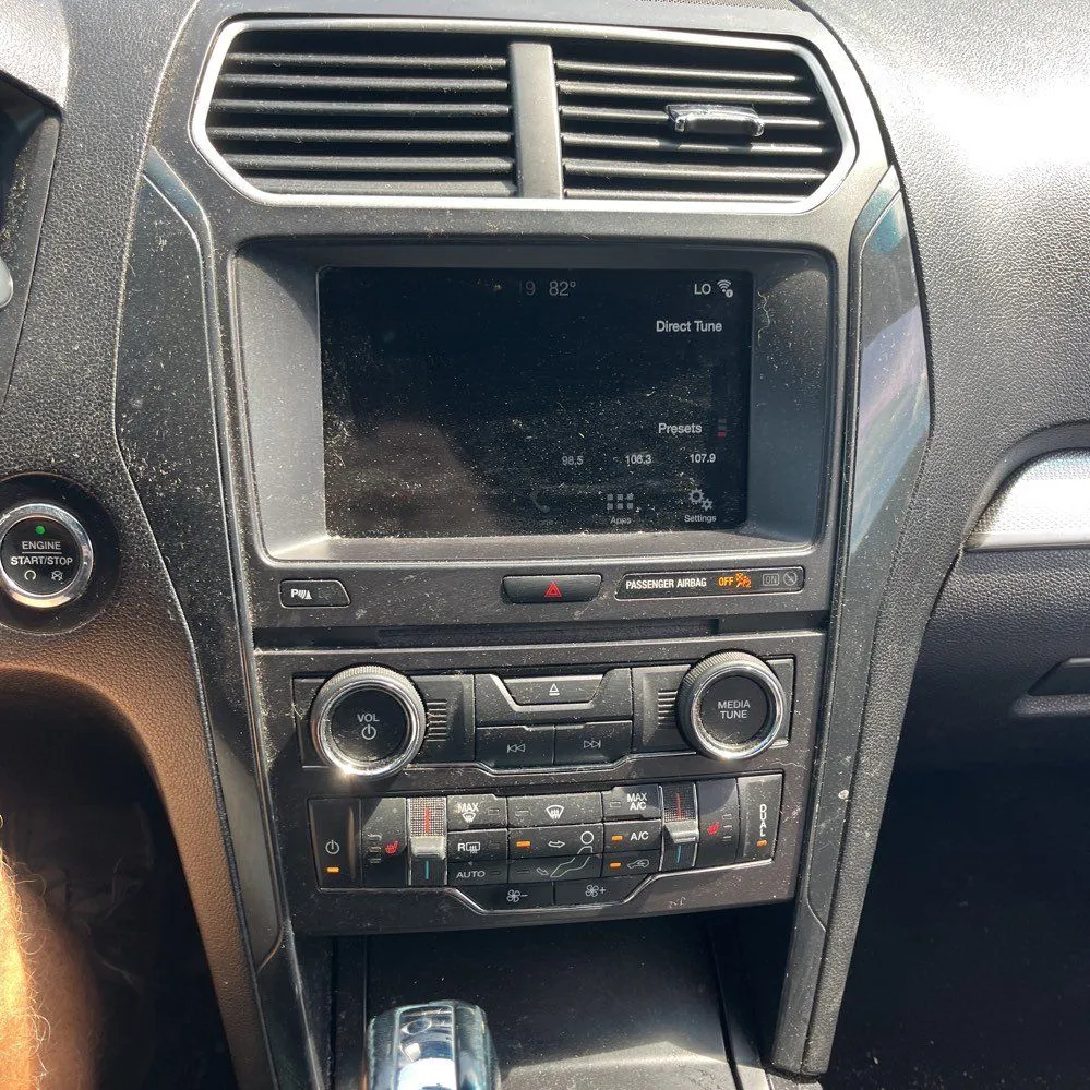 Ford Explorer photo 26
