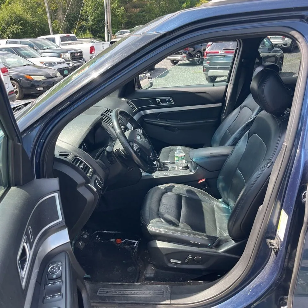 Ford Explorer photo 22