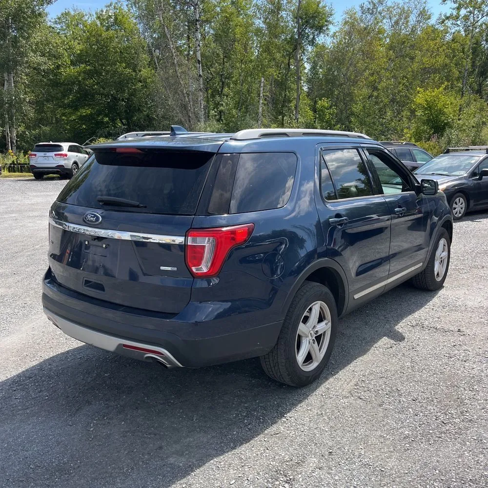 Ford Explorer photo 8