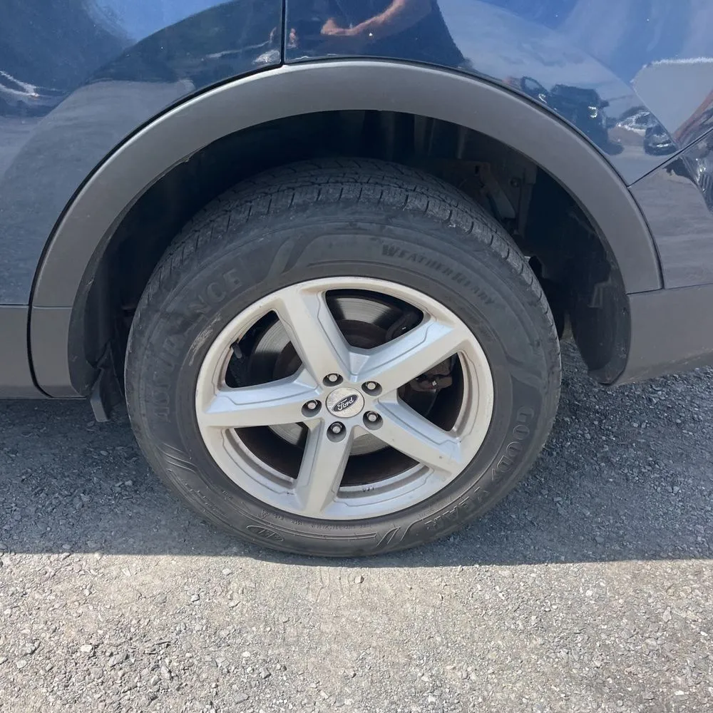 Ford Explorer photo 18