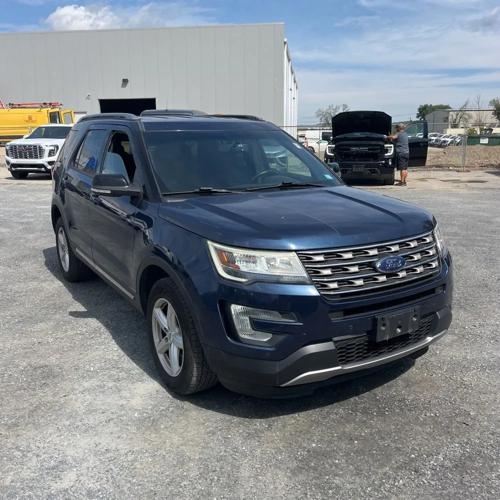 Ford Explorer photo 12