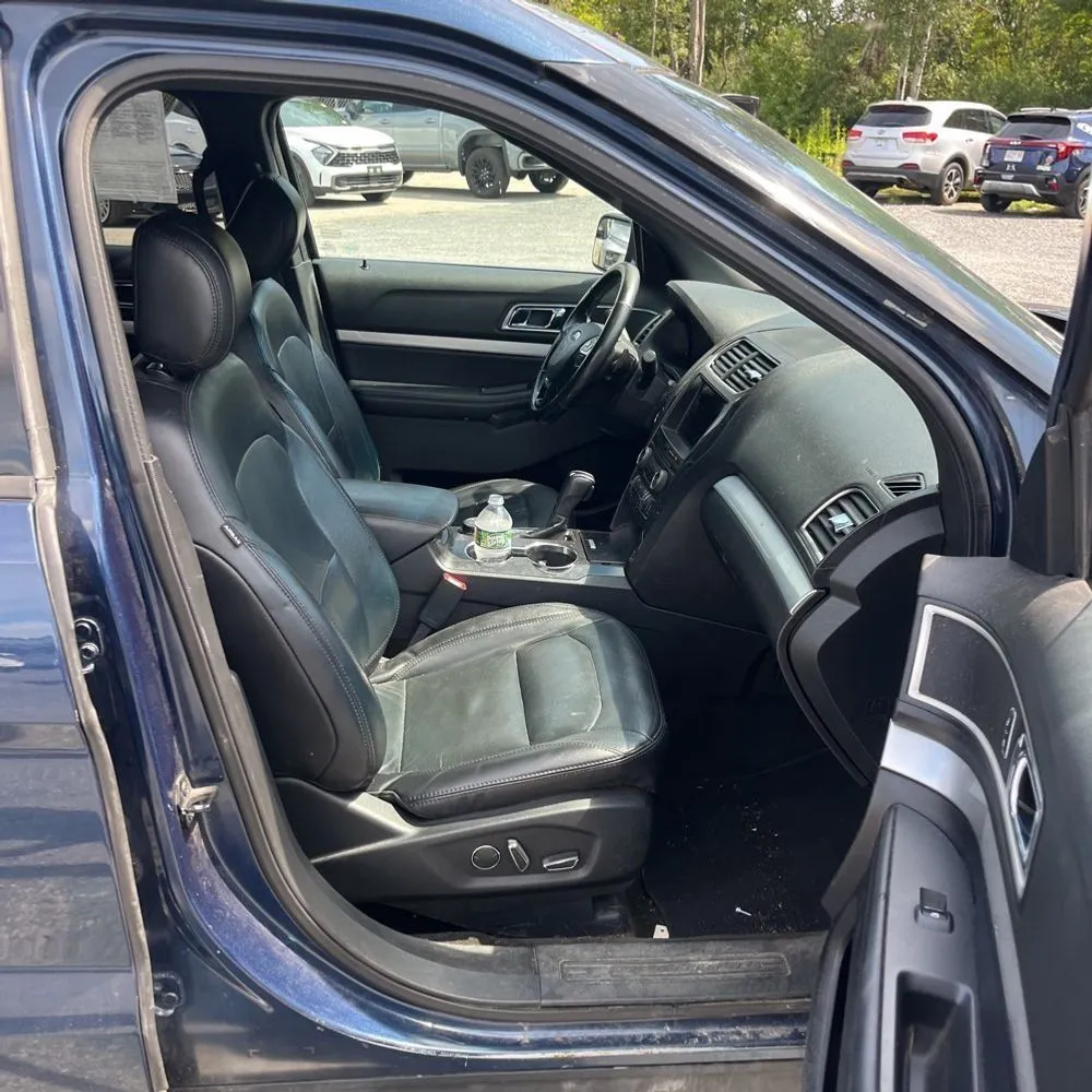 Ford Explorer photo 23