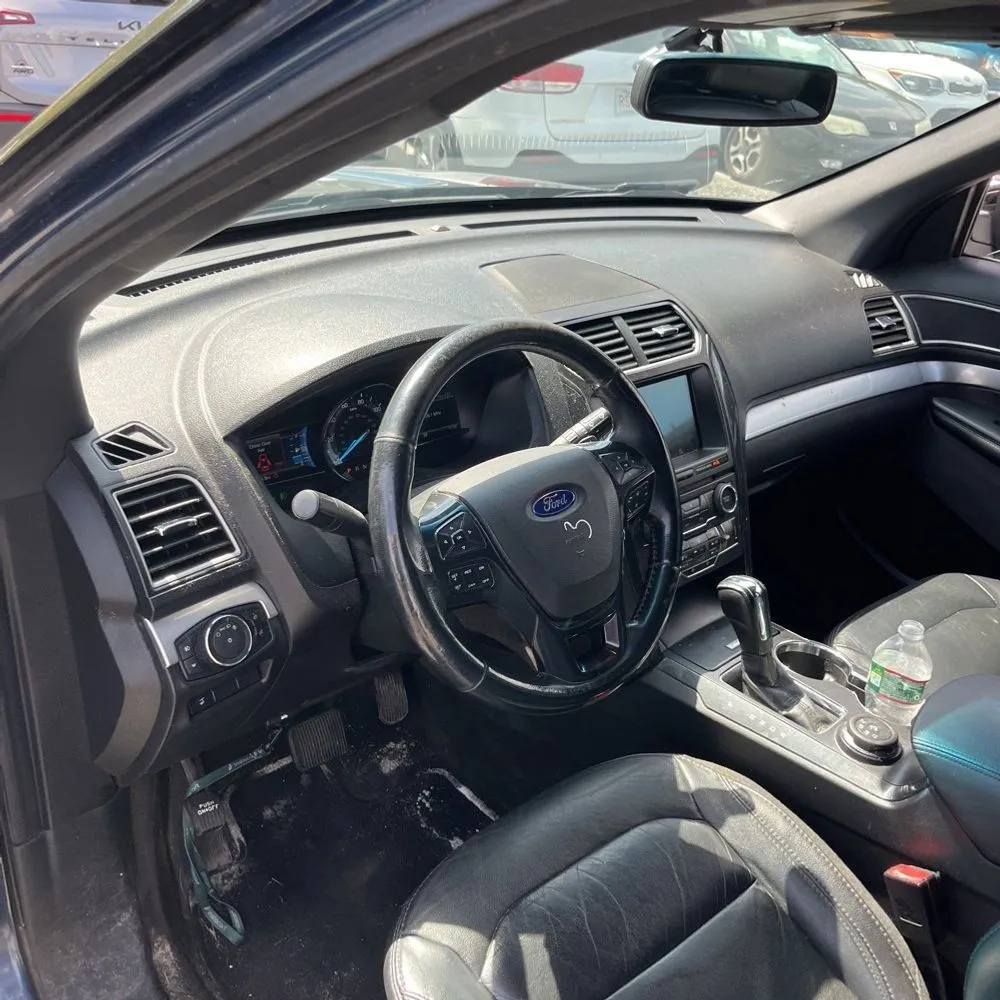 Ford Explorer photo 25