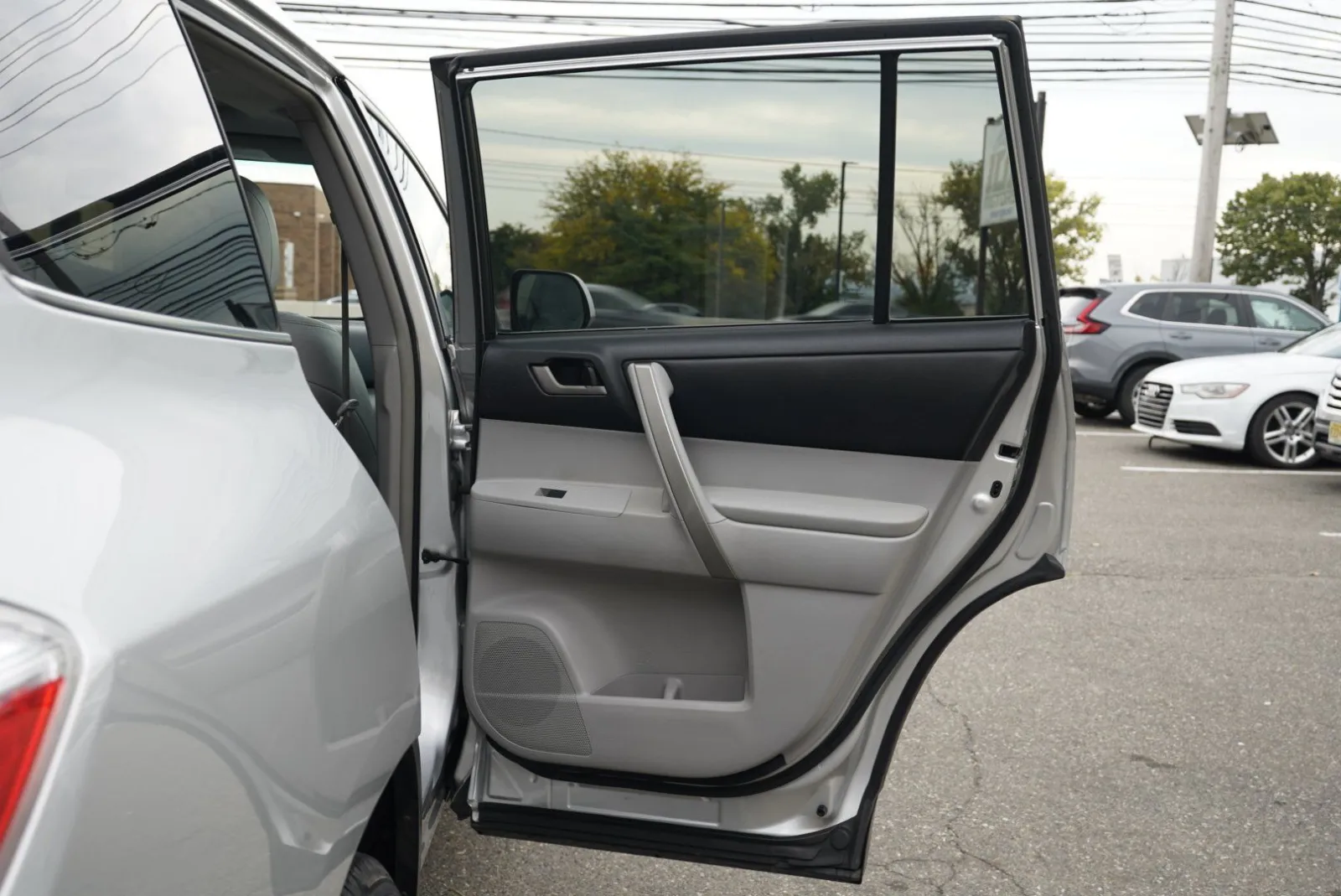 2011 Toyota Highlander SE - Photo 30