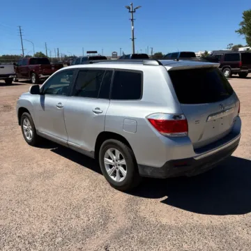 More photos of 2011 Toyota Highlander SE V6 at 101 Motors, NJ