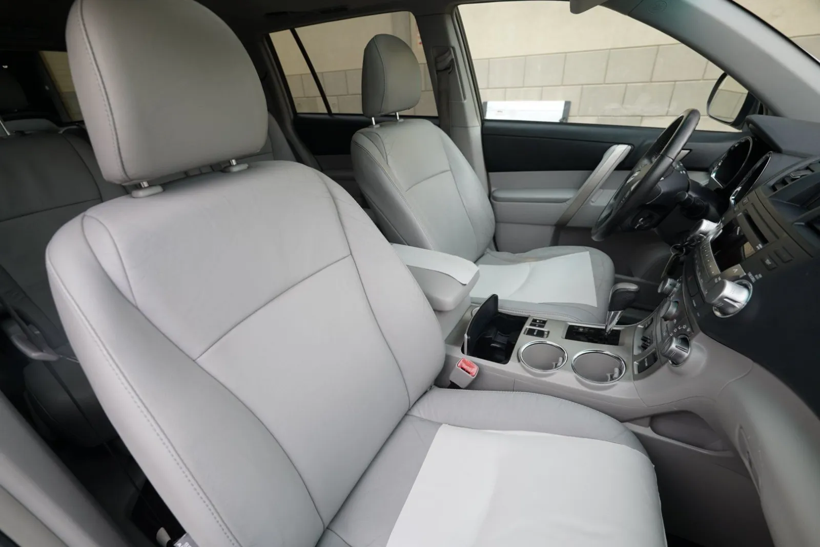 2011 Toyota Highlander SE - Photo 41