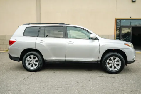 Another view of 2011 Toyota Highlander SE V6 for sale in Carlstadt, NJ at 101 Motors