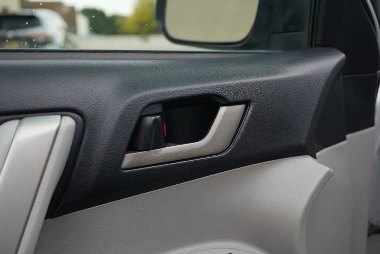 2011 Toyota Highlander SE - Photo 14