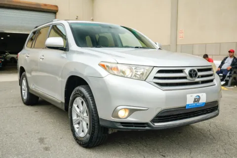 Photos of 2011 Toyota Highlander SE V6 for sale in Carlstadt, NJ at 101 Motors