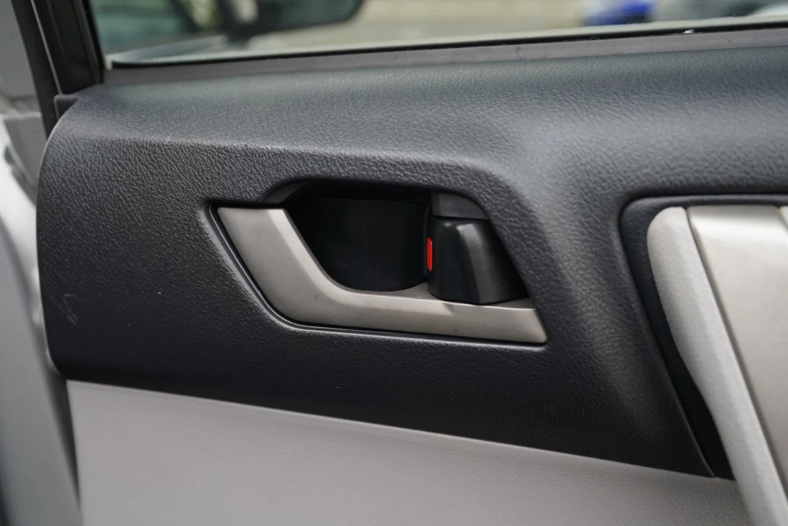 2011 Toyota Highlander SE - Photo 31