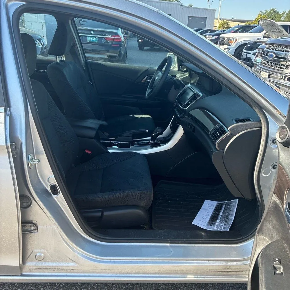 Honda Accord photo 23