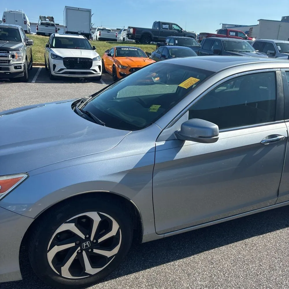 Honda Accord photo 2