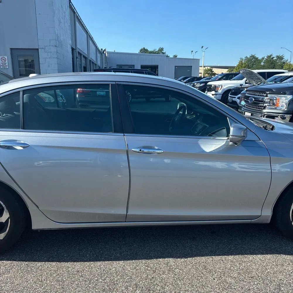 Honda Accord photo 11