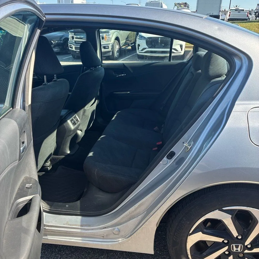 Honda Accord photo 24