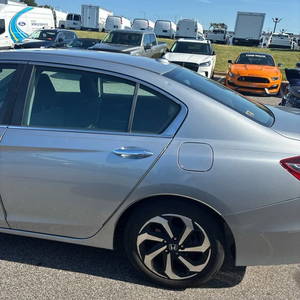 Honda Accord photo 6