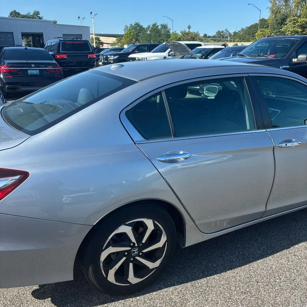 Honda Accord photo 9