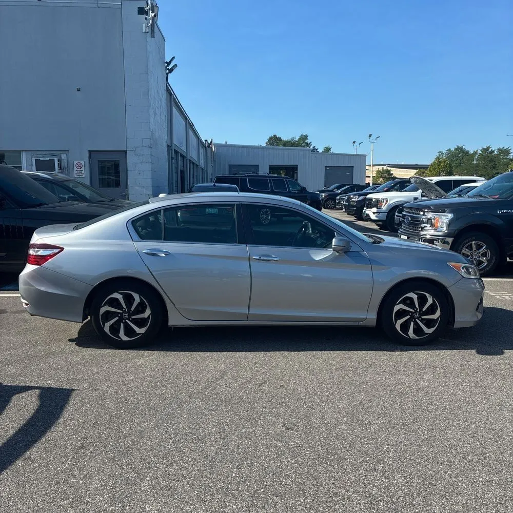 Honda Accord photo 10
