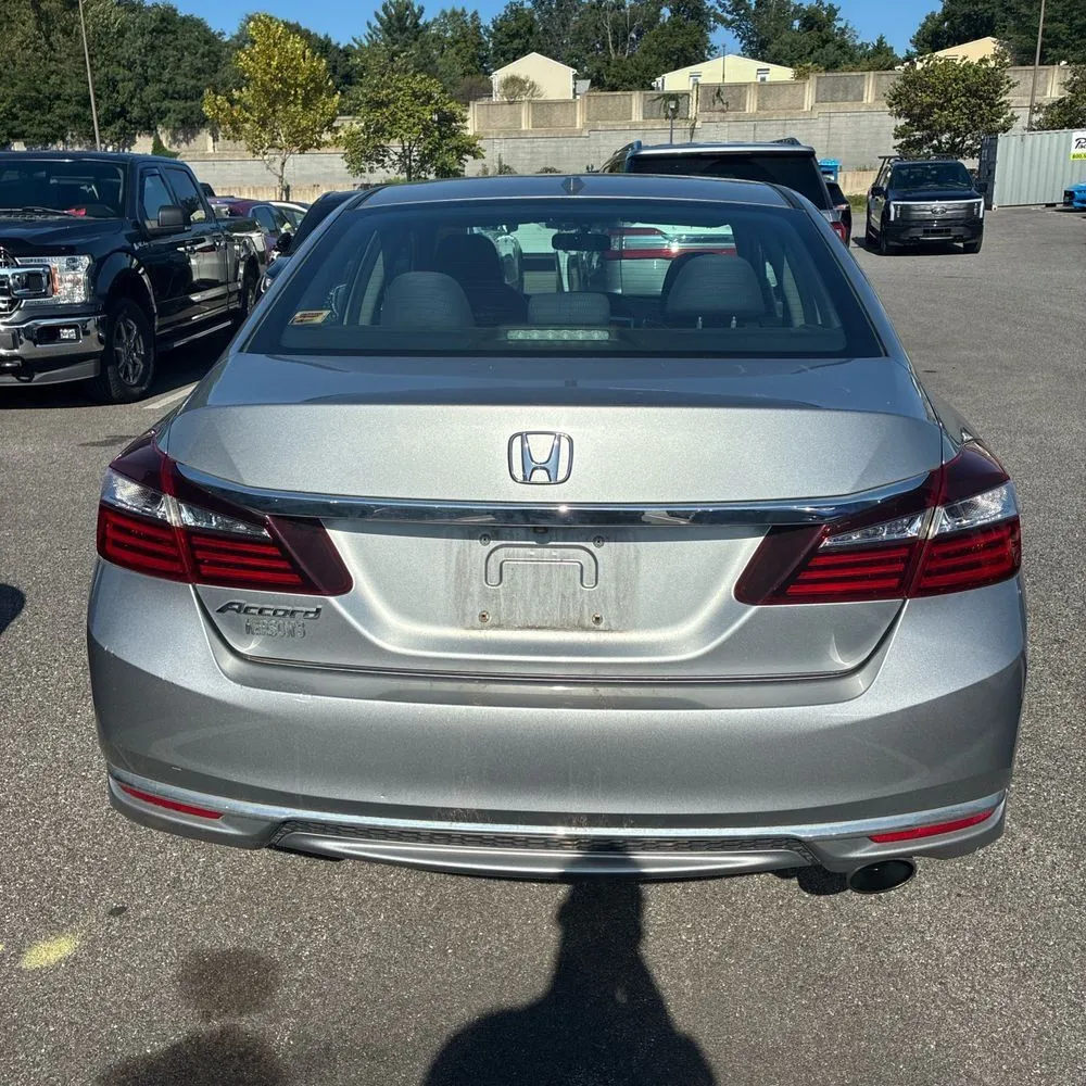 Honda Accord photo 7