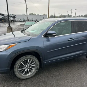 Photos of 2018 Toyota Highlander XLE for sale in Carlstadt, NJ at 101 Motors