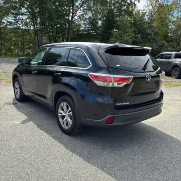 More photos of 2015 Toyota Highlander XLE V6 at 101 Motors, NJ