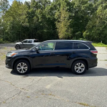 Another view of 2015 Toyota Highlander XLE V6 for sale in Carlstadt, NJ at 101 Motors
