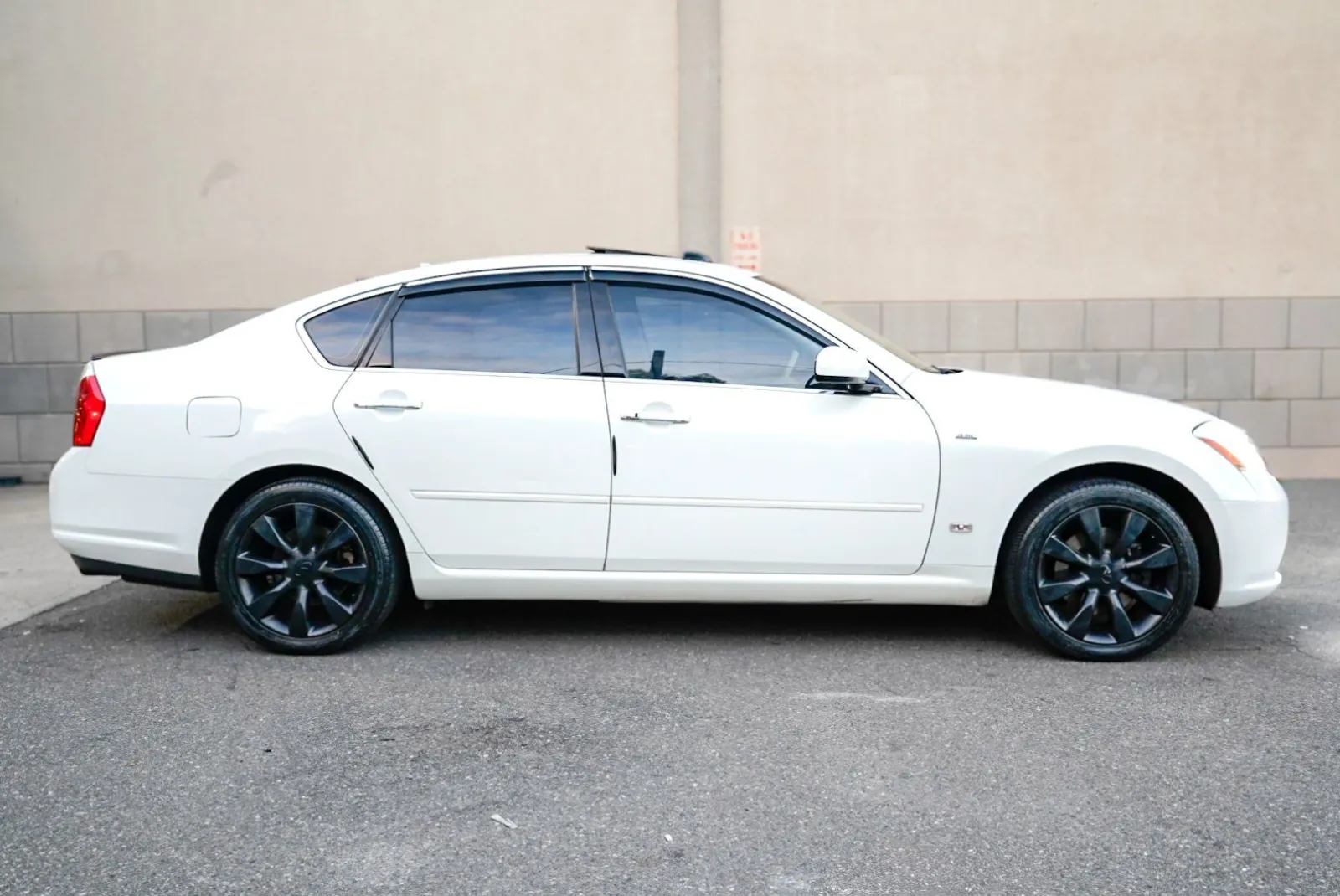 Infiniti M35x photo 4