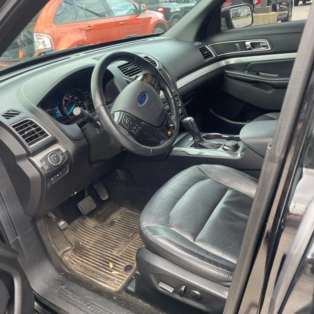 Ford Explorer photo 22