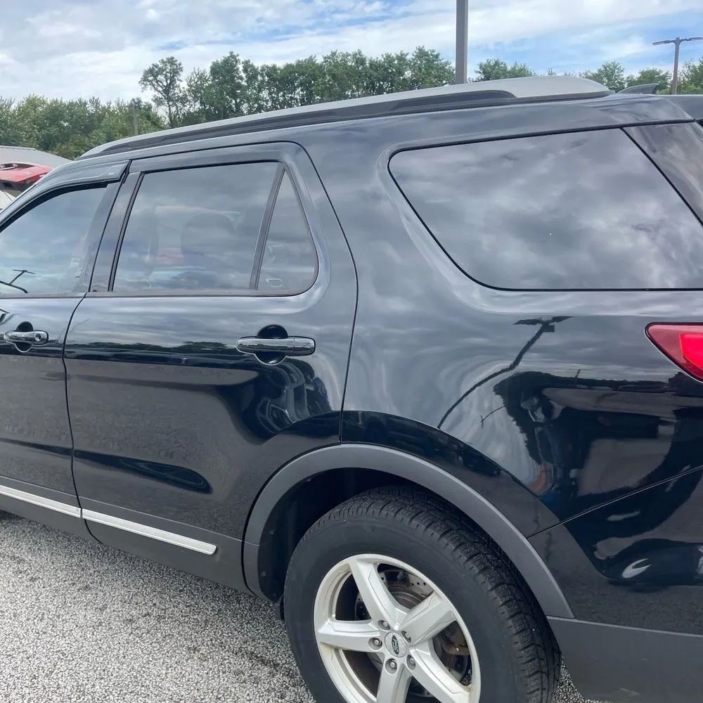Ford Explorer photo 6