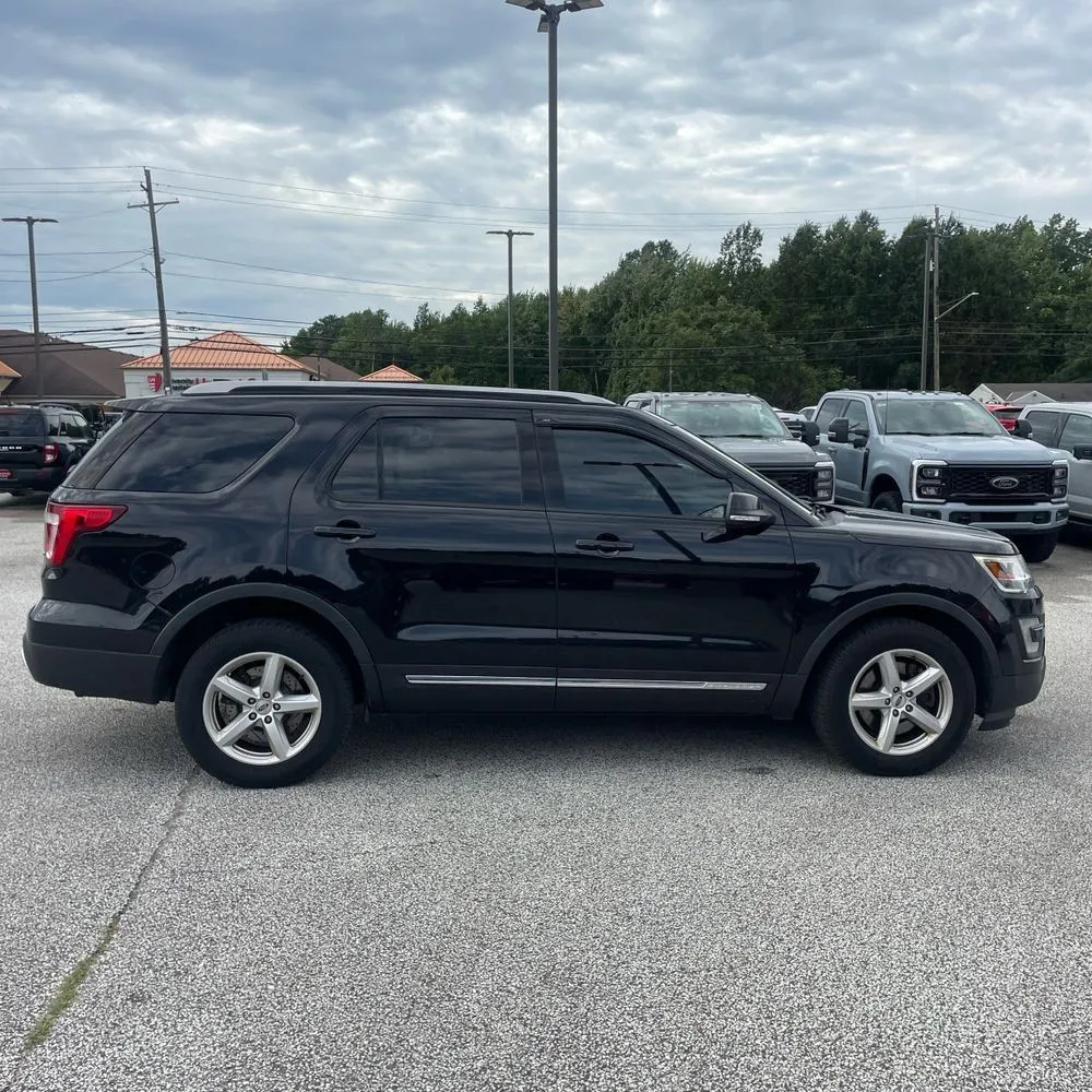 Ford Explorer photo 10