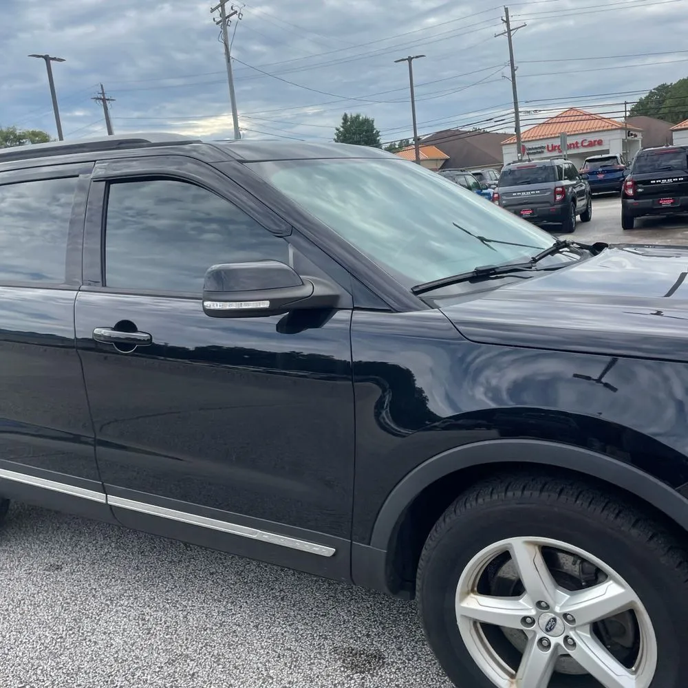 Ford Explorer photo 13
