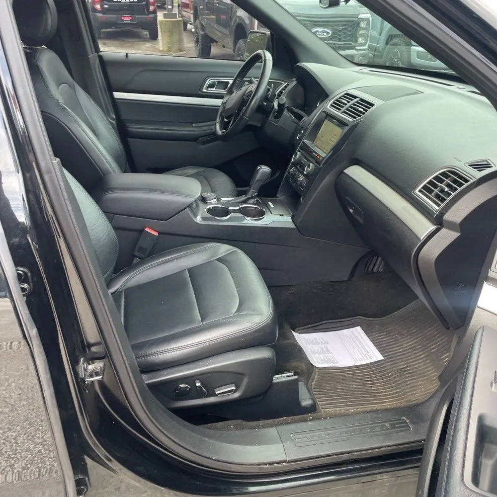 Ford Explorer photo 23