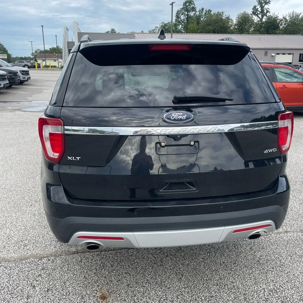 Ford Explorer photo 7