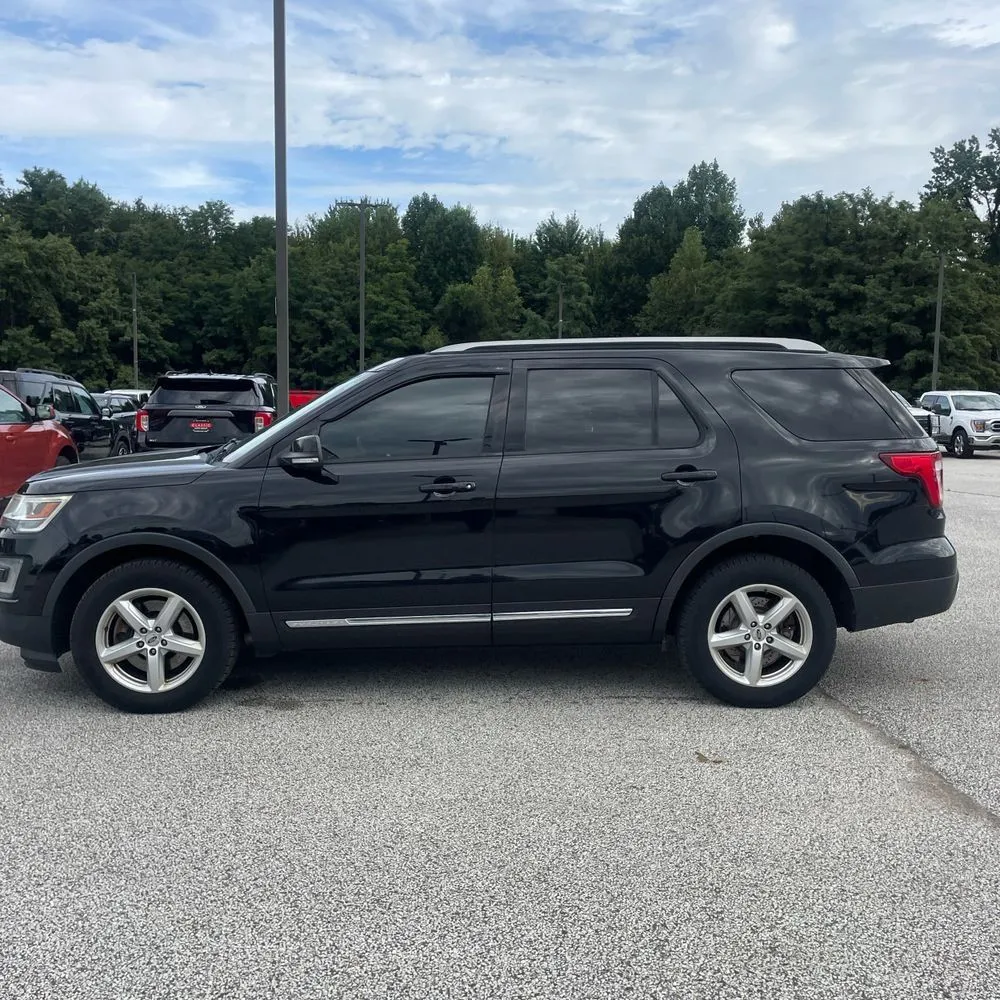 Ford Explorer photo 3