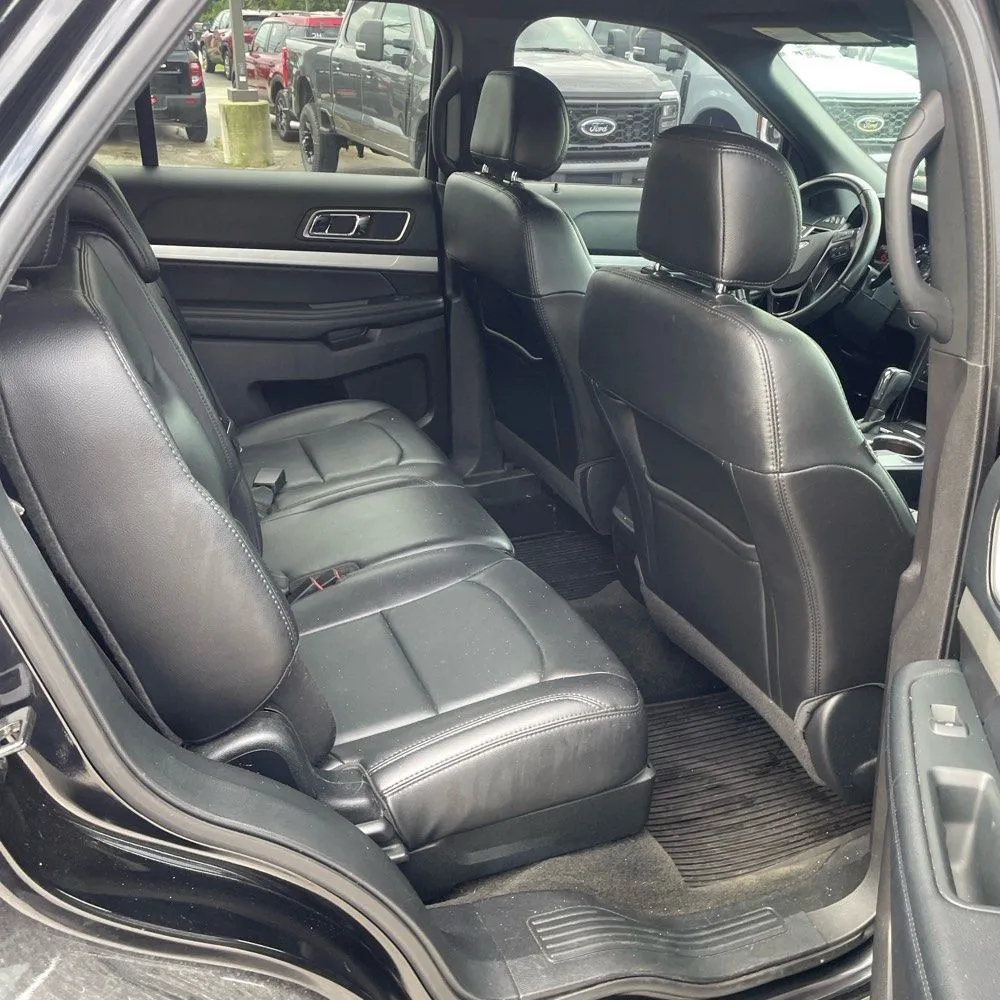 Ford Explorer photo 25