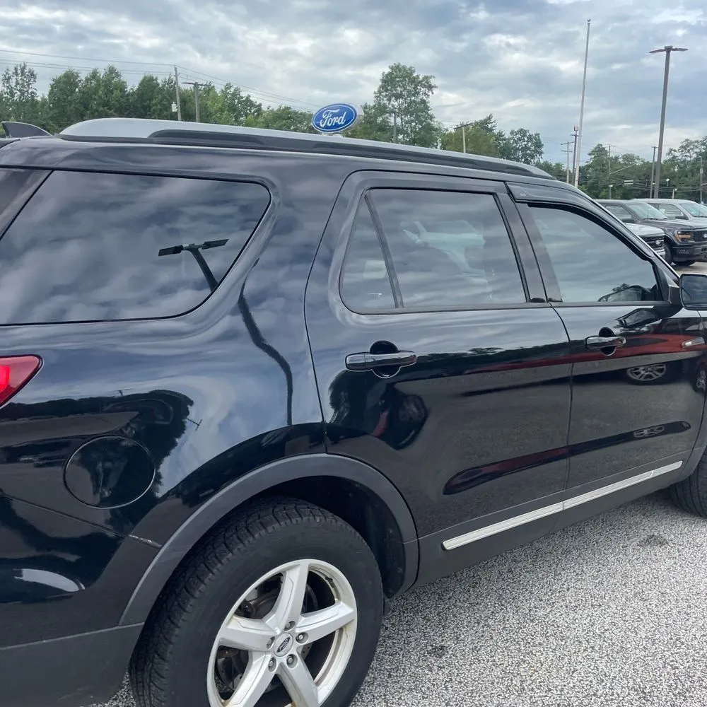 Ford Explorer photo 9