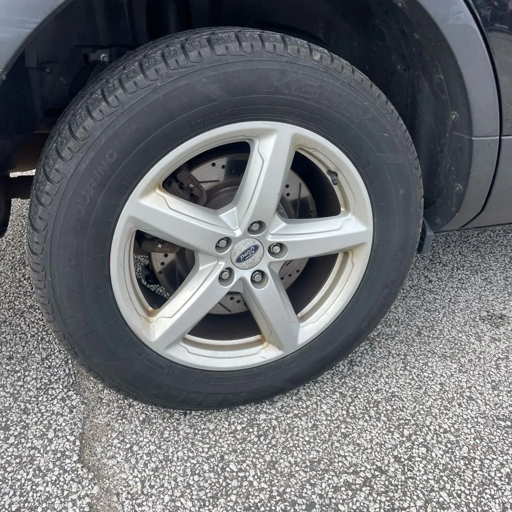 Ford Explorer photo 19