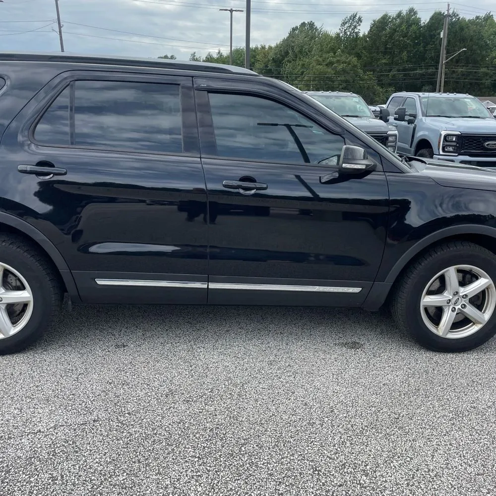 Ford Explorer photo 11