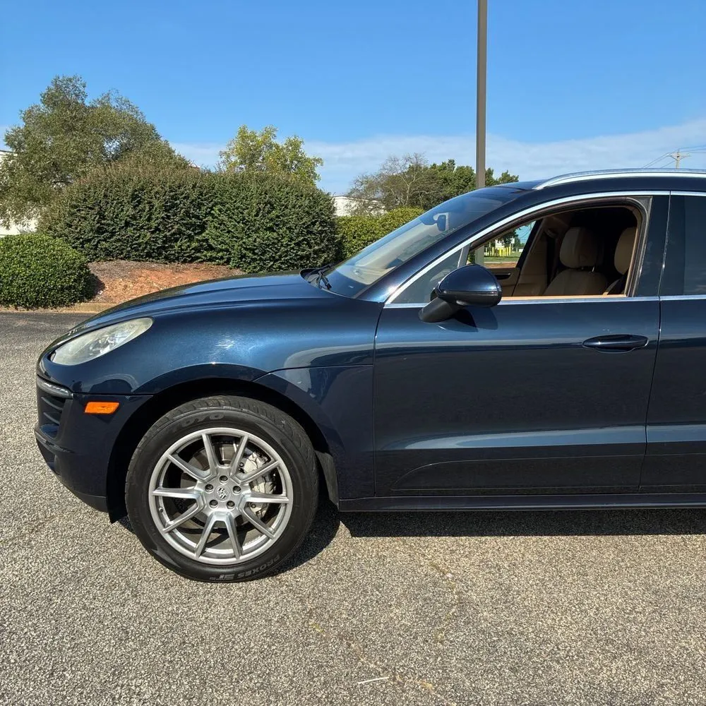 Porsche Macan photo 2