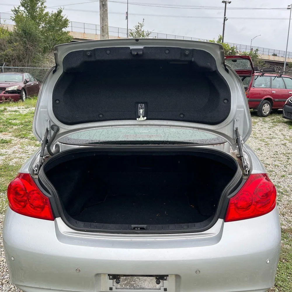 Infiniti G37x photo 29