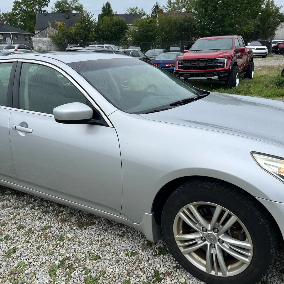 Infiniti G37x photo 9