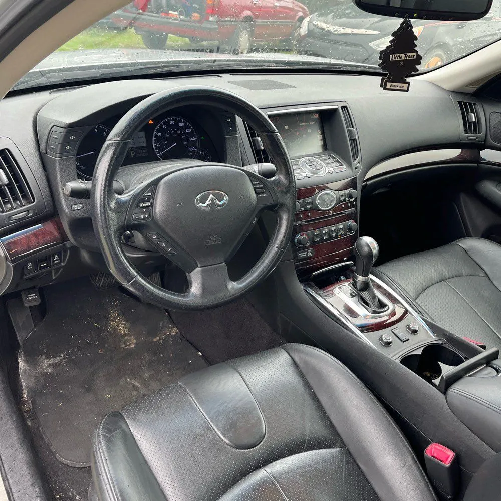 Infiniti G37x photo 23