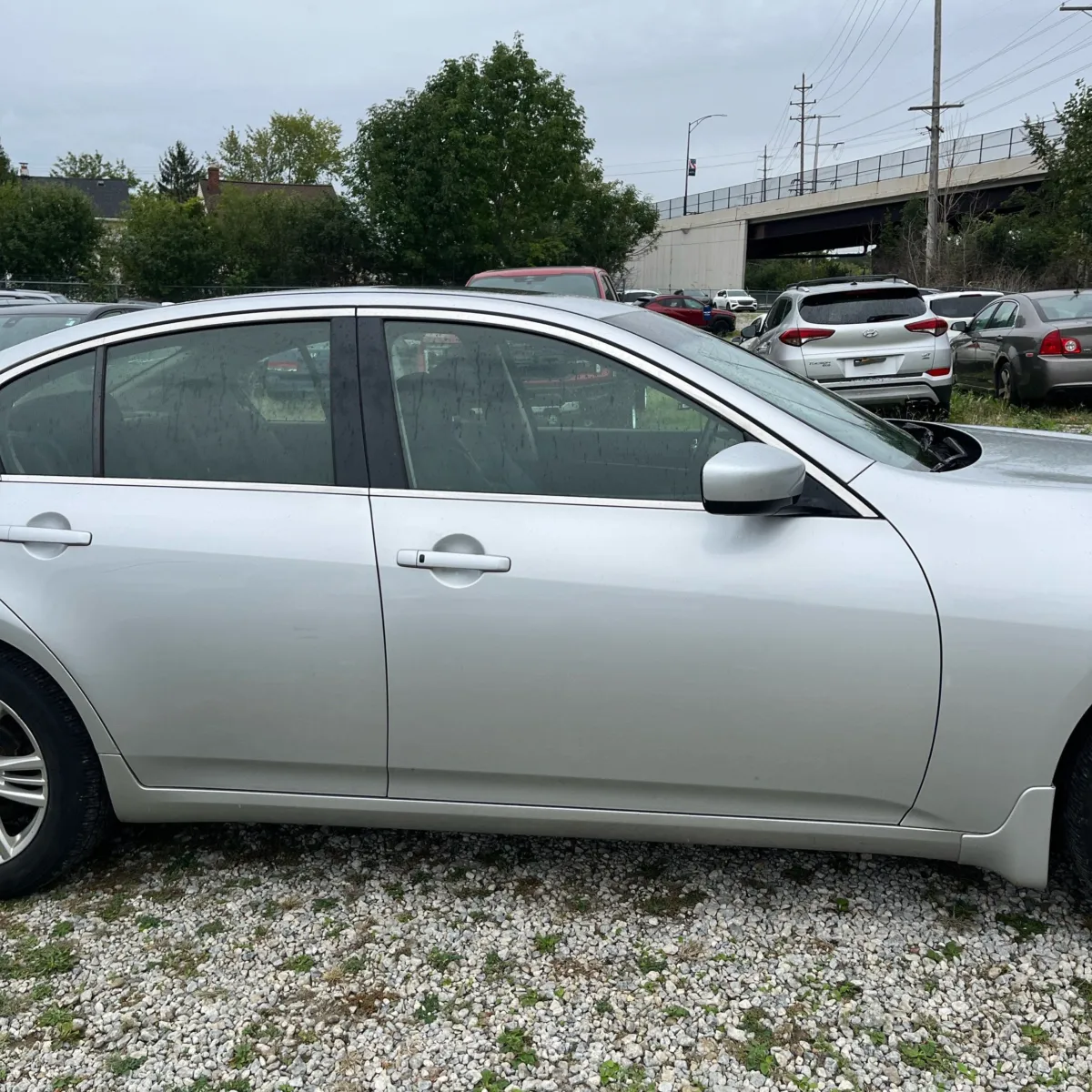 Infiniti G37x photo 7