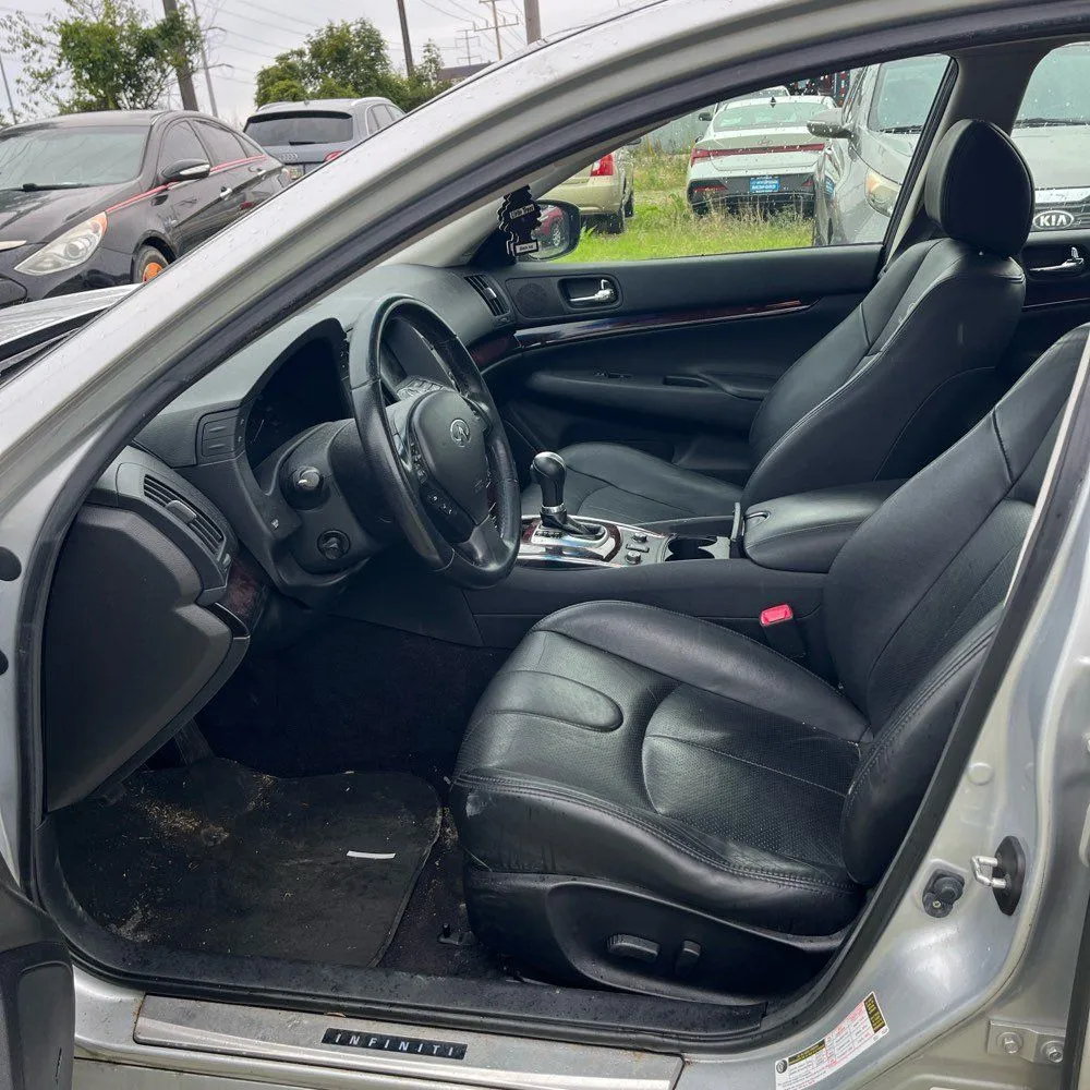 Infiniti G37x photo 18