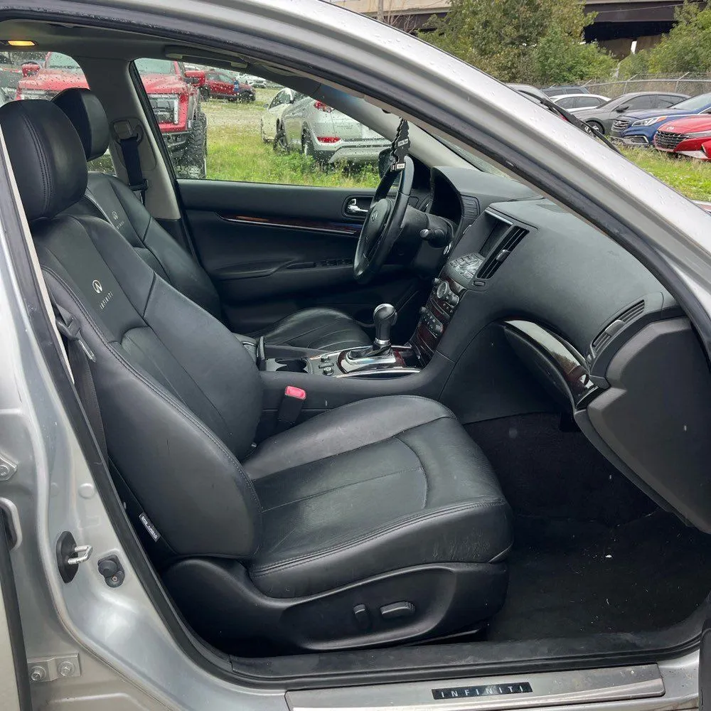 Infiniti G37x photo 19