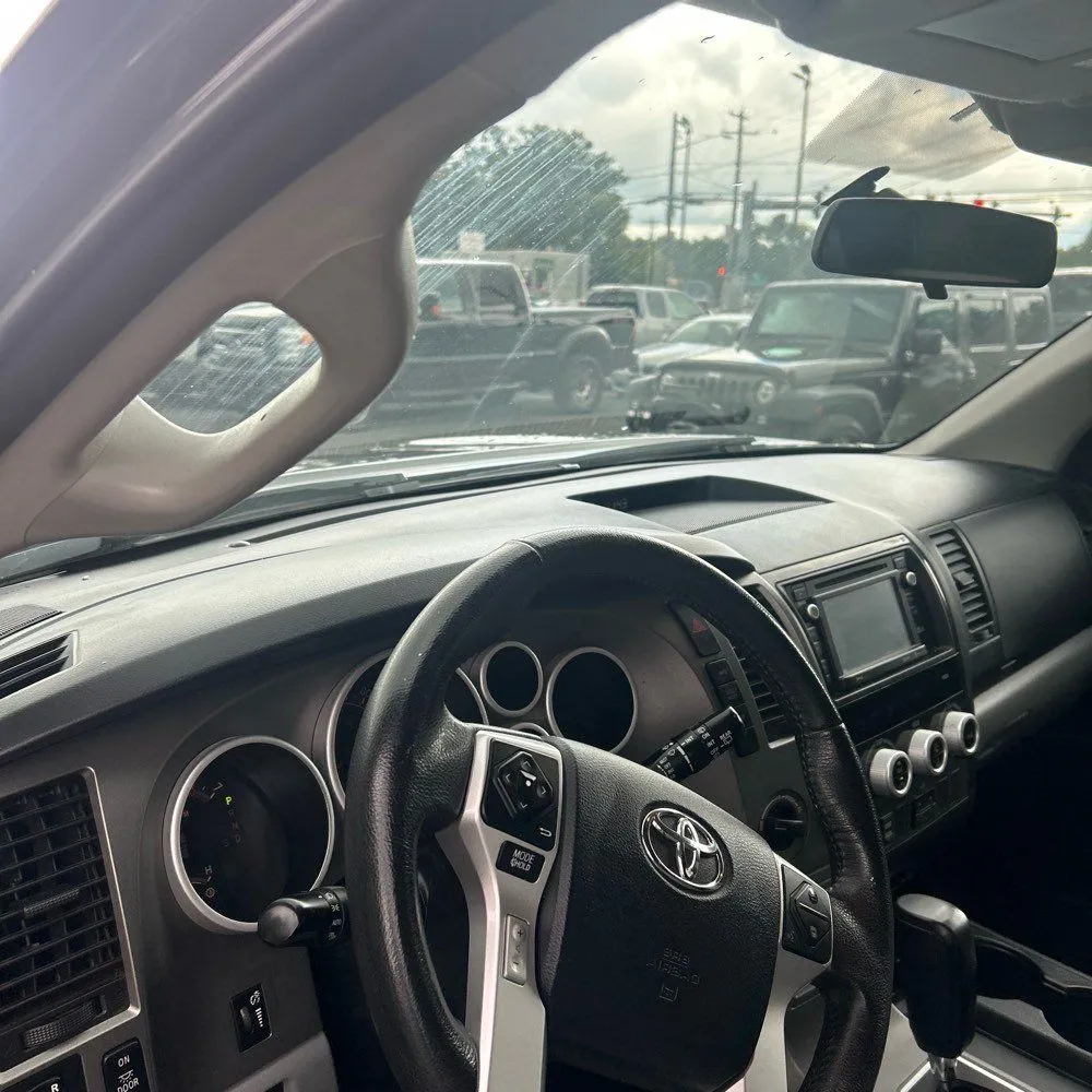 Toyota Sequoia photo 25