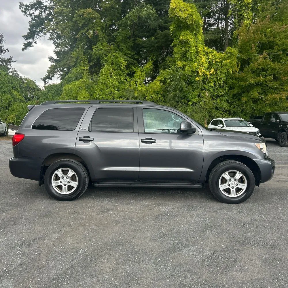 Toyota Sequoia photo 10