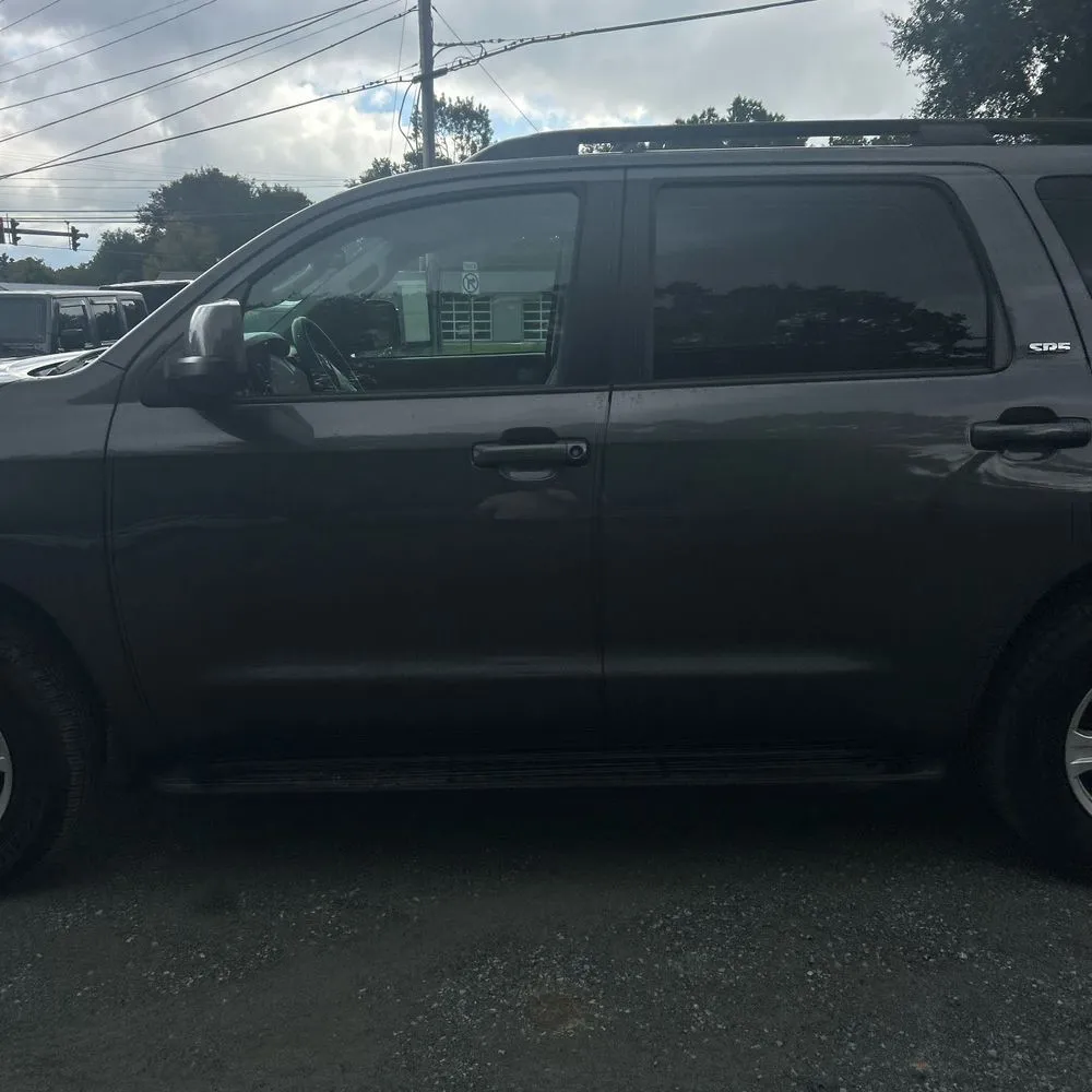 Toyota Sequoia photo 4