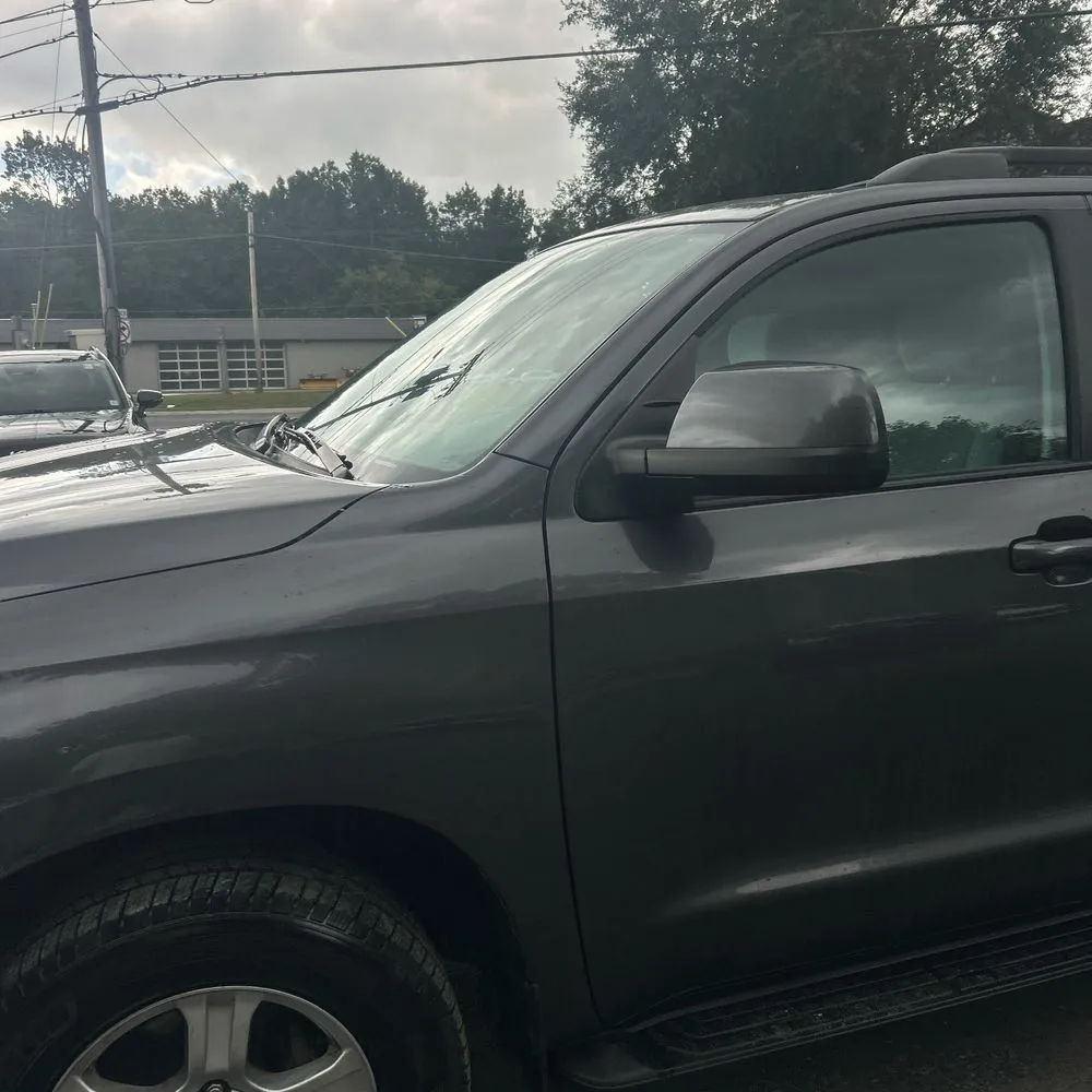 Toyota Sequoia photo 2