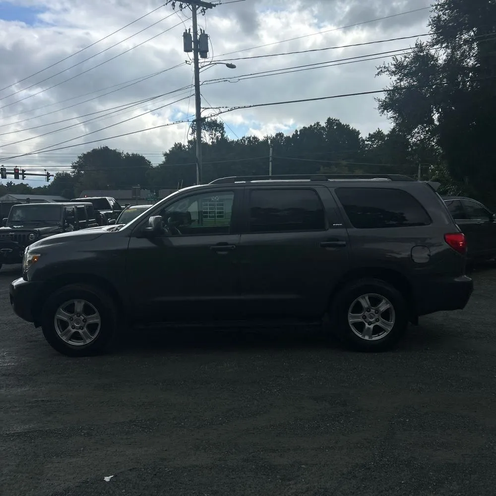 Toyota Sequoia photo 3