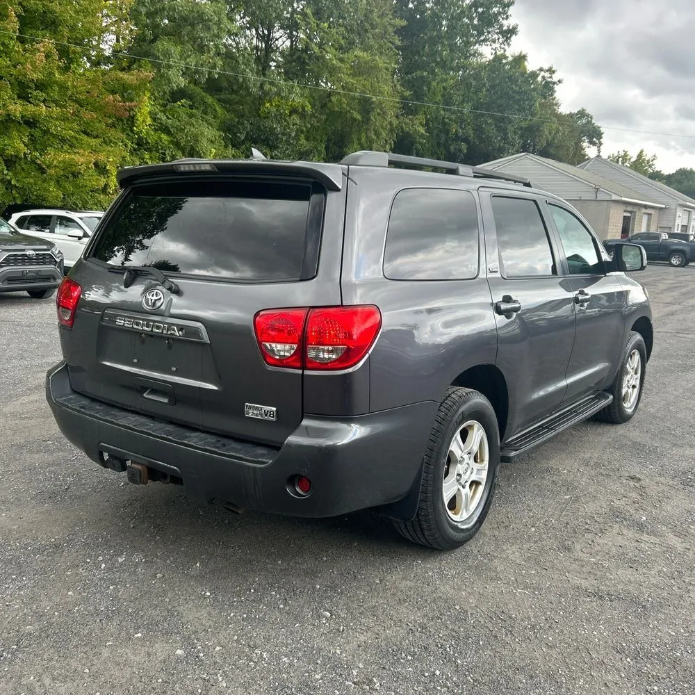 Toyota Sequoia photo 8